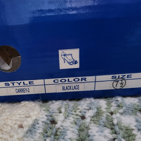 Glittery Blackwith lace high heels 7.5 - Picture 3 of 7